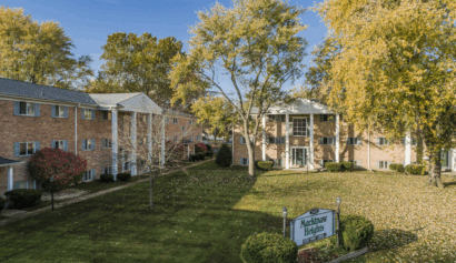 Mackinaw_FrontBuilding