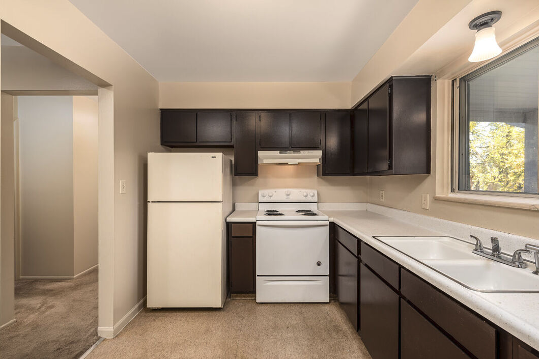 Mackinaw_Stove_Fridge